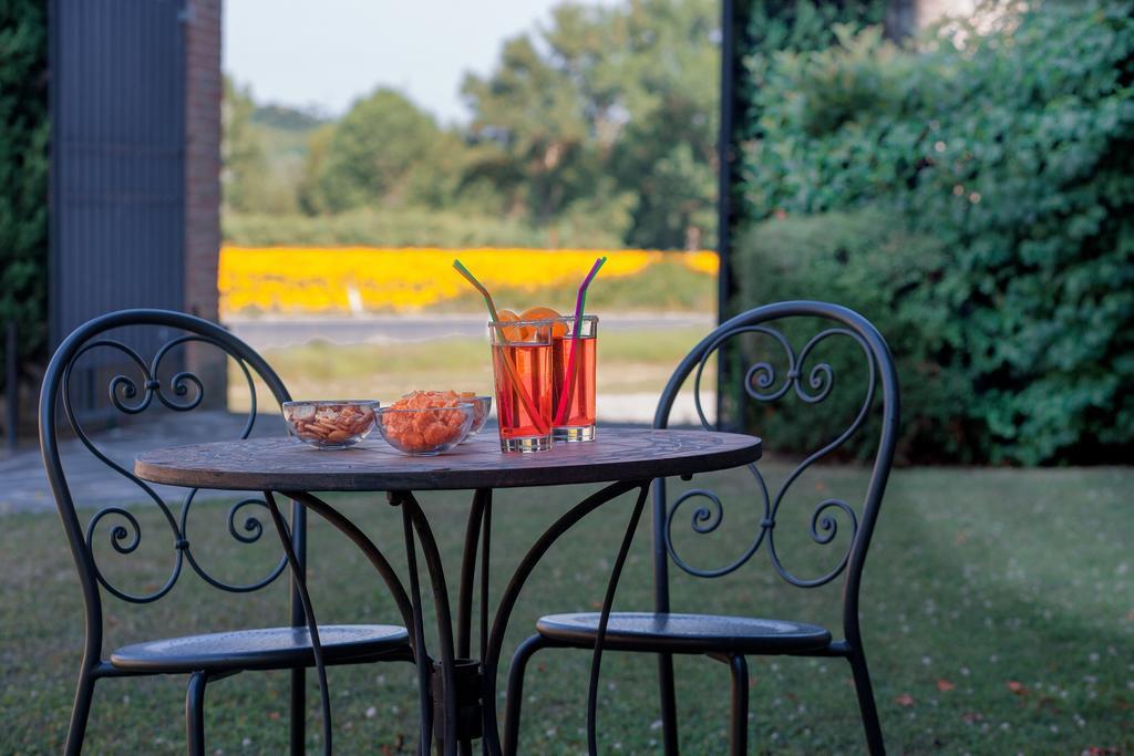 Borgo Sant'Ippolito Country Hotel Джинестра Экстерьер фото