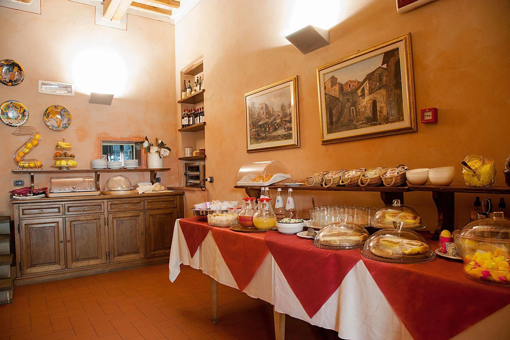 Borgo Sant'Ippolito Country Hotel Джинестра Экстерьер фото