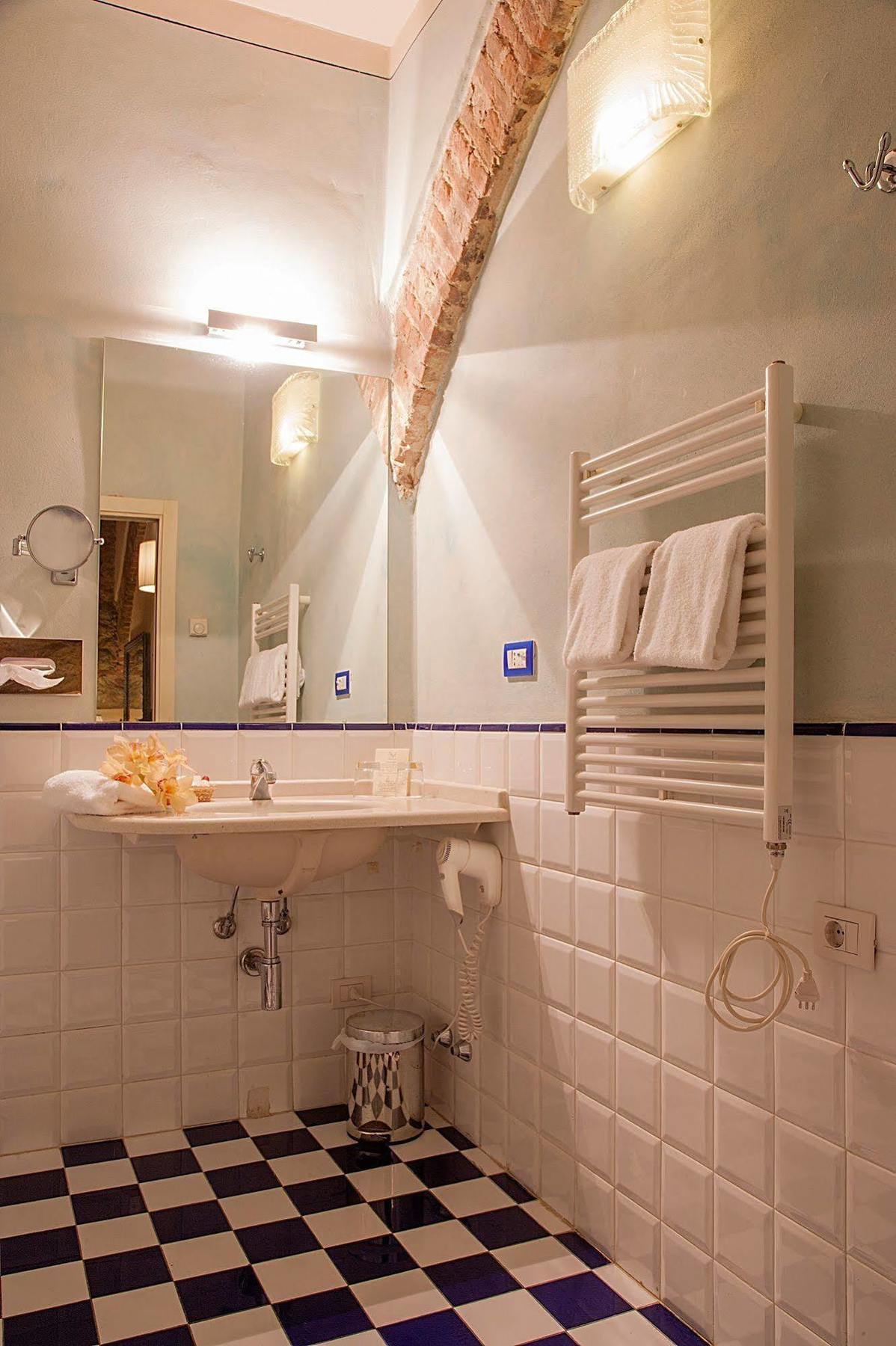 Borgo Sant'Ippolito Country Hotel Джинестра Экстерьер фото