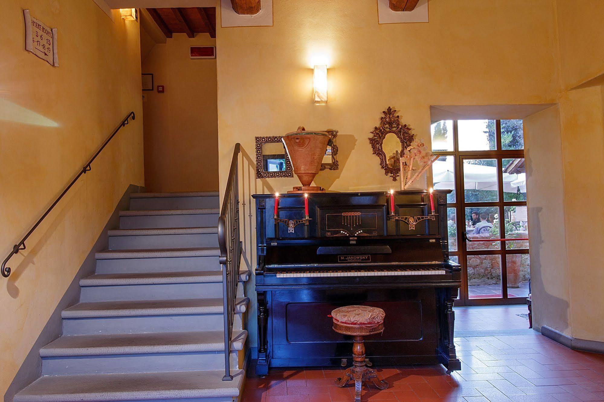 Borgo Sant'Ippolito Country Hotel Джинестра Экстерьер фото